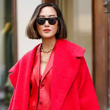 10 κόκκινα παλτό για να υιοθετήσετε το απόλυτο color trend της σεζόν