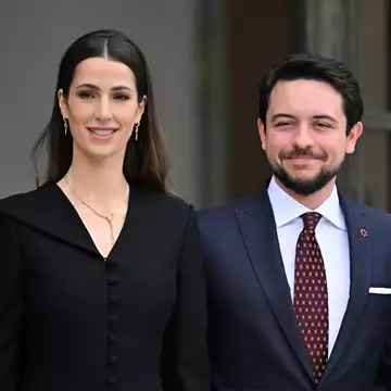 Πρίγκιπας Hussein & πριγκίπισσα Rajwa | Σε σπάνιο πορτρέτο με την κόρη τους πριγκίπισσα Iman για τον ερχομό του νέου έτους