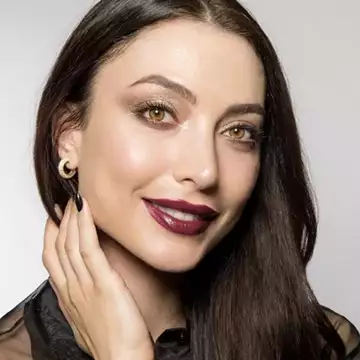 Holiday Party Glam | Πώς να πετύχετε το πιο εντυπωσιακό μακιγιάζ για τα γιορτινά parties