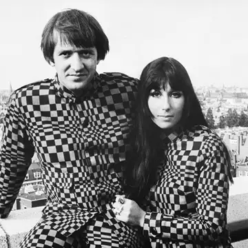 Cher | Η στιγμή στον γάμο της με τον Sonny Bono που σκέφτηκε να αυτοκτονήσει