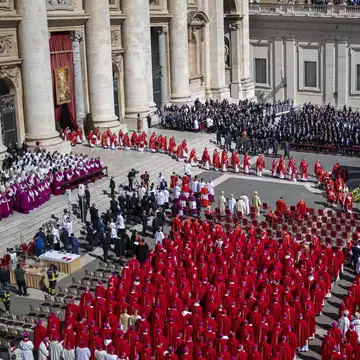 To "ύστατο χαίρε" στον Πάπα Φραγκίσκο | Εικόνες συγκίνησης από τη Ρώμη