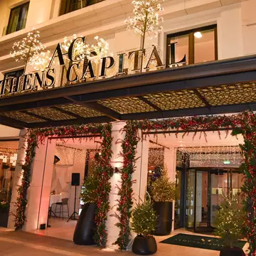 Το Athens Capital Hotel-MGallery Collection "φόρεσε" τα γιορτινά του