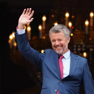 Βασιλιάς Frederik | Η οικογενειακή "έξοδος" για τα γενέθλιά του και το τρυφερό στιγμιότυπο με τη σύζυγό του, βασίλισσα Mary