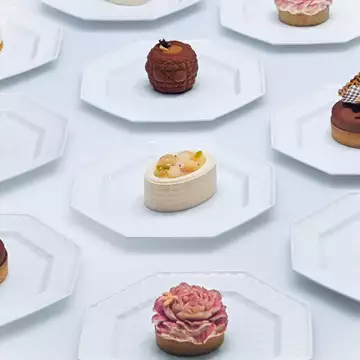 Chic & Stylish | Ο οίκος Dior συνεργάζεται με την Anne Sophie Pic και δημιουργούν γλυκές μπουκιές τέχνης