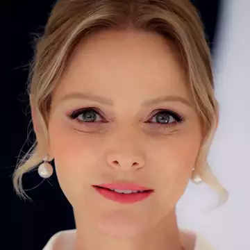 Charlene | Tι κρύβει η επιλογή πίσω από το σύνολο που φόρεσε στη συνάντηση με τον Πορτογάλο Πρόεδρο