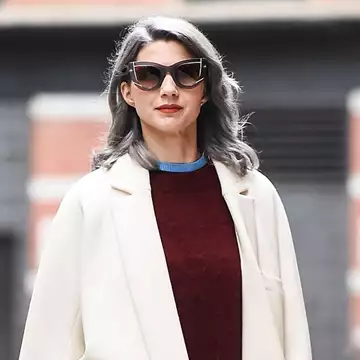 Silver Glow | Πώς να αναδείξετε τα φυσικά γκρίζα μαλλιά σας