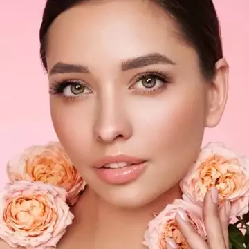 Τα προϊόντα που θα σας χαρίσουν την πιο ελαστική και φωτεινή επιδερμίδα