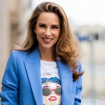 Οι 3 χρυσοί κανόνες περιποίησης για λαμπερά μαλλιά μετά τα 50