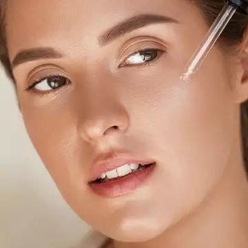 Οι 7 καλύτεροι οροί με ceramides για πιο δυνατή κι ανθεκτική επιδερμίδα