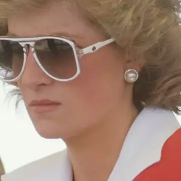 Τα 8 μυστικά του καλοκαιρινού στιλ της Diana