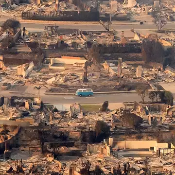 Ανταπόκριση από τις φωτιές στο Λος Άντζελες | Ο George Satsidis μας μεταφέρει εικόνες από μια πόλη στο χείλος της απελπισίας