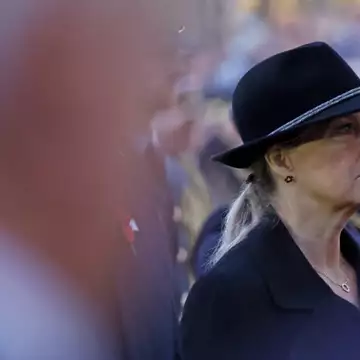 Η δούκισσα Sophie στη θέση του βασιλιά Καρόλου