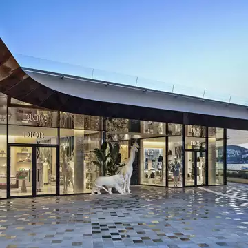 Dior | Η νέα boutique του οίκου στην Astir Marina είναι μία πολυτελής ωδή στο αέναο καλοκαίρι