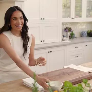 H Meghan Markle μας βάζει στην κουζίνα της για τις ανάγκες της νέας της σειράς
