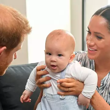 Ο πρίγκιπας Archie και η πριγκίπισσα Lilibet σε μία σπάνια λήψη | Η φωτογραφία που κάνει τον γύρο του διαδικτύου