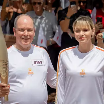 Πριγκίπισσα Charlene | Μετέφερε την Ολυμπιακή φλόγα στο Μονακό μαζί με τον πρίγκιπα Αλβέρτο και τα παιδιά τους