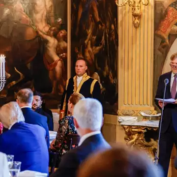 Πριγκίπισσα Catharina Amalia | Εντυπωσίασε με την απροειδοποίητη εμφάνισή της στο δείπνο της συνόδου κορυφής του ΝΑΤΟ