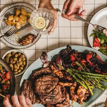 Tasty Awards 2024 x Esquire | Ποιο είναι το αγαπημένο σας εστιατόριο στην Αθήνα;