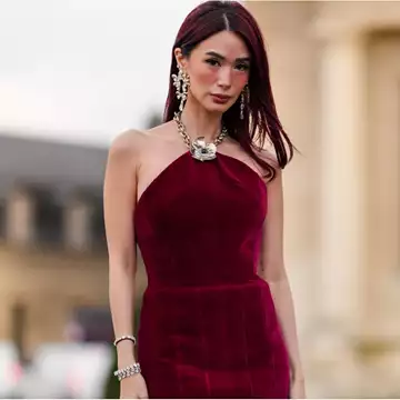 Τα βελούδινα φορέματα που θα αναβαθμίσουν το γιορτινό σας ντύσιμο