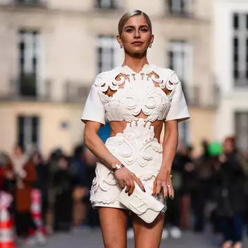 5 λαμπερά ξηρά έλαια σώματος για το shimmery look που ταιριάζει στο καλοκαίρι