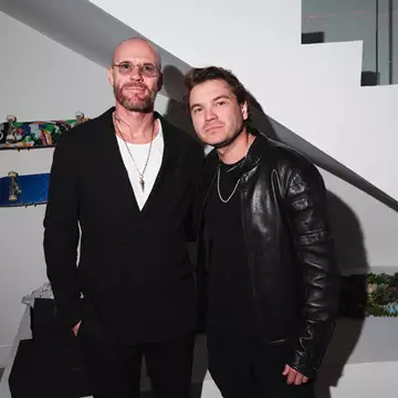 Jayson Atienza | Ο εικαστικός παρουσίασε το νέο του βήμα με ένα κοσμικό party στο Los Angeles