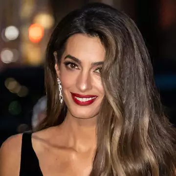 Αυτά είναι τα κόκκινα κραγιόν που κολακεύουν περισσότερο τις μελαχρινές