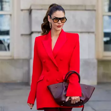 Τέσσερα πανεύκολα χτενίσματα για τις μέρες των Χριστουγέννων