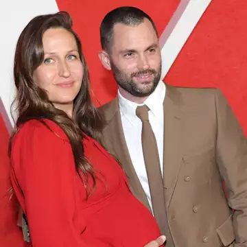 Ο Penn Badgley έγινε ξανά πατέρας | Η σύζυγός του έφερε στον κόσμο δίδυμα