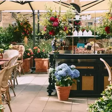 Gucci Giardino | Cocktail tasting με φόντο τον Δαβίδ του Μικελάντζελο στo bar του Gucci στη Φλωρεντία