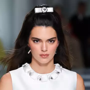 Hair Bows | Πώς να υιοθετήσετε την τάση σύμφωνα με τους σχεδιαστές