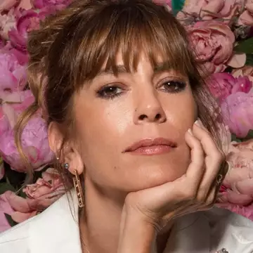 Η Μυρτώ Αλικάκη στο Harper's Bazzar: "Θεωρώ ύψιστη πολιτική πράξη το πώς μεγαλώνουμε τα αγόρια μας"