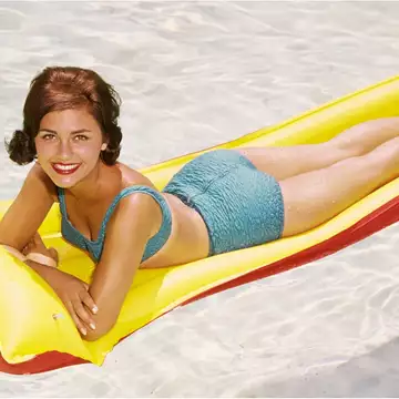 Τα classy μπίνικι για να φορέσετε φέτος στην παραλία