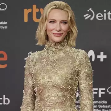 Cate Blanchett | Με χρυσή δημιουργία παρέλαβε το βραβείο της στο φεστιβάλ του Σαν Σεμπαστιάν