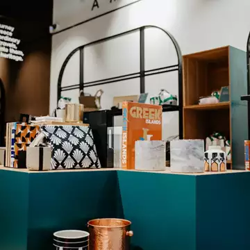 A Magic Cabinet | Το καινοτόμο project της Ευγενίας Χανδρή αποκτά το πρώτο του φυσικό pop up κατάστημα