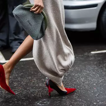 Μπορντό Βελούδο | Οι elegant γόβες που θα ορίσουν την εμφάνισή σου στα ρεβεγιόν των γιορτών