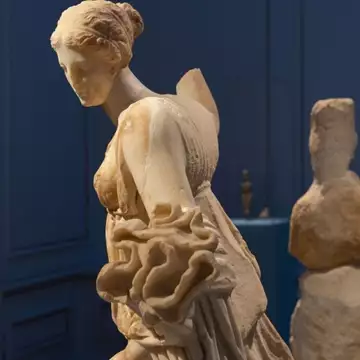 "Κυκλαδίτισσες: Άγνωστες ιστορίες γυναικών των Κυκλάδων" | Η έκθεση θα εγκαινιάσει το ανακαινισμένο Μουσείο της Θήρας