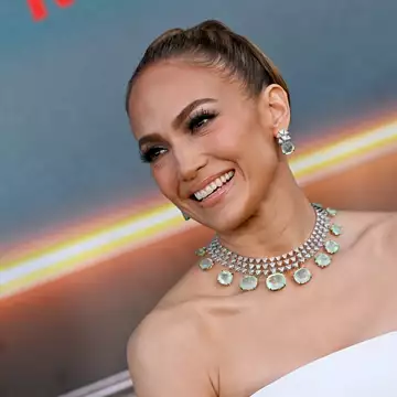 Jennifer Lopez| Μόλις έγινε μέλος της οικογένειας του Bridgerton