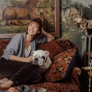 "Είναι ξεπερασμένος, ογκώδης": Πείτε αντίο στον γωνιακό καναπέ το 2026