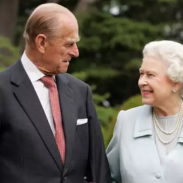 Βασίλισσα Ελισάβετ | Το παρασκηνιακό δράμα που παραλίγο να καταστρέψει την ημέρα του γάμου της