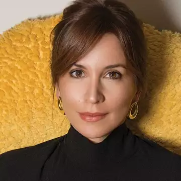 Η Νίκη Λυμπεράκη στο Harper's Bazaar: "Οι γυναίκες πάμε κόντρα στους νόμους του χρόνου"