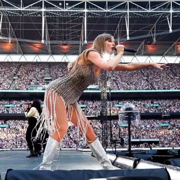 Taylor Swift | Η selfie με τον πρίγκιπα William και τα παιδιά του μετά τη συναυλία