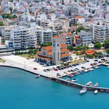 "Ενοίκια στα 400 ευρώ": Αυτή η ελληνική πόλη γίνεται δημοφιλής προορισμός για τους Γάλλους συνταξιούχους