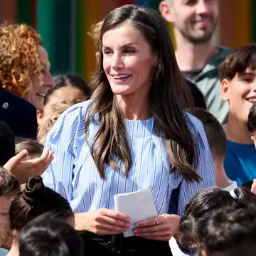 Letizia της Ισπανίας | Με ριγέ πουκάμισο και ψηλόμεση παντελόνα στην έναρξη της σχολικής χρονιάς