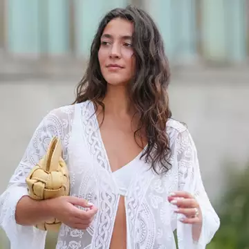 "Αποβάλλει όλες τις τοξίνες": Αυτό είναι το φρούτο που θα "εξαφανίσει" τις υπερβολές των καλοκαιρινών διακοπών