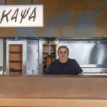 Eat Chic | Στην "Κάψα" για το χειροποίητο σουβλάκι του Χριστόφορου Πέσκια