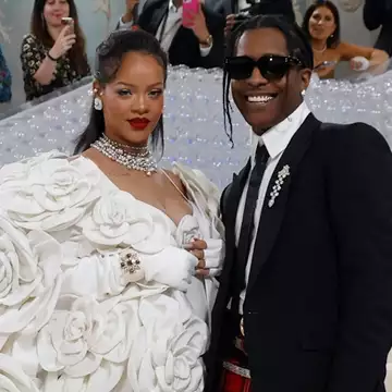 Rihanna | Γέννησε φορώντας ένα ρολόι αξίας 100.000 δολαρίων