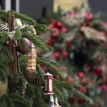 "Είναι καταθλιπτικά": Ποια στολίδια με διάσημη υπογραφή αποδοκιμάζουν έντονα στο διαδίκτυο;