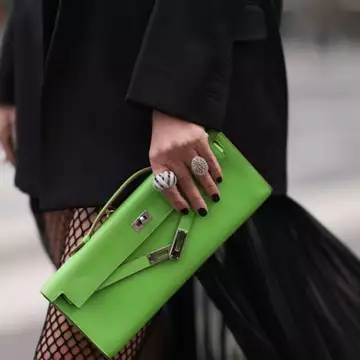 Nail Trends | Το χρώμα που θα αντικαταστήσει το μαύρο φέτος το χειμώνα