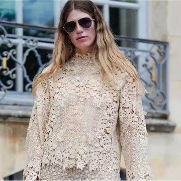 Οι πιο ωραίες μπλούζες της άνοιξης έχουν αυτό το σχέδιο