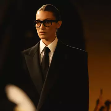 PFW SS'25 | Η συλλογή του Saint Laurent για τον ...Yves Saint Laurent